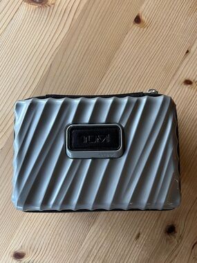 Tumi Silver-Gray Diagonal Ribbed Hard-Shell Pouch